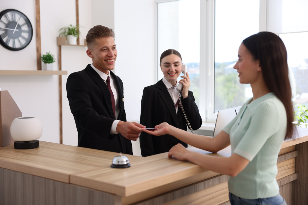 Đội ngũ phục vụ